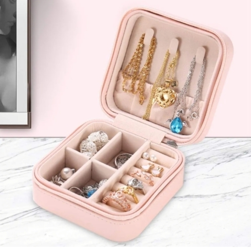 Travel Size‎ Jewelry Box, Portable and Light Pink NWT
